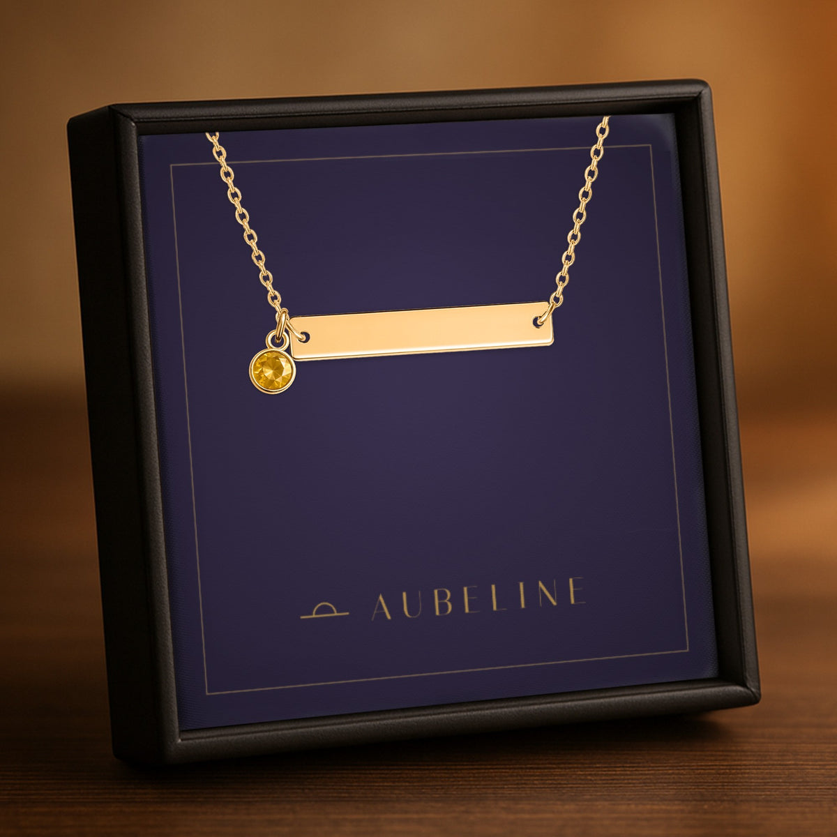 Collier barre gravée avec pierre de naissance — Aubeline