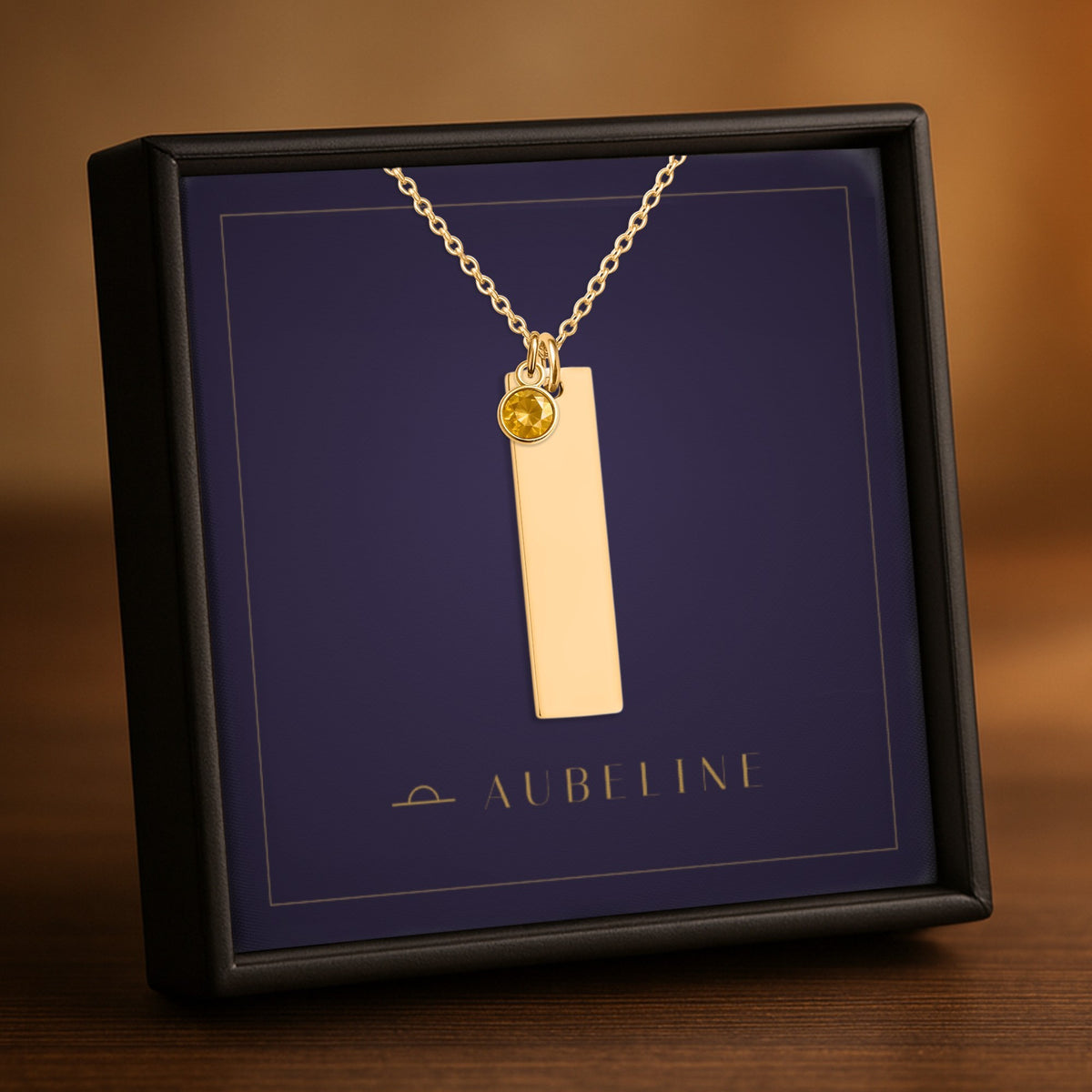 Collier barre verticale gravée avec pierre de naissance — Aubeline