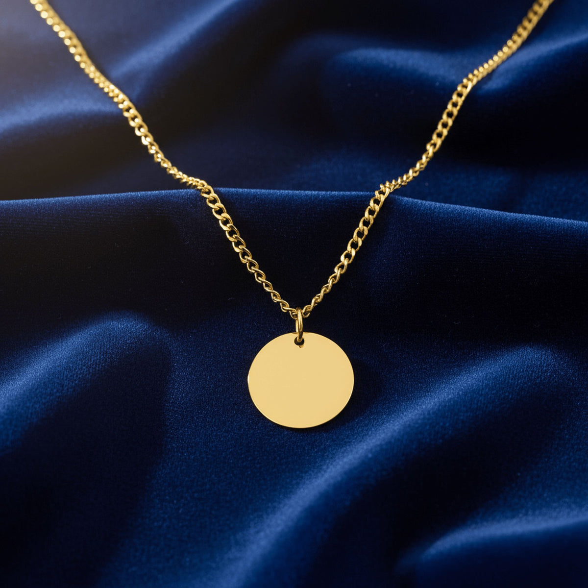 Le collier médaillon, maille cubaine