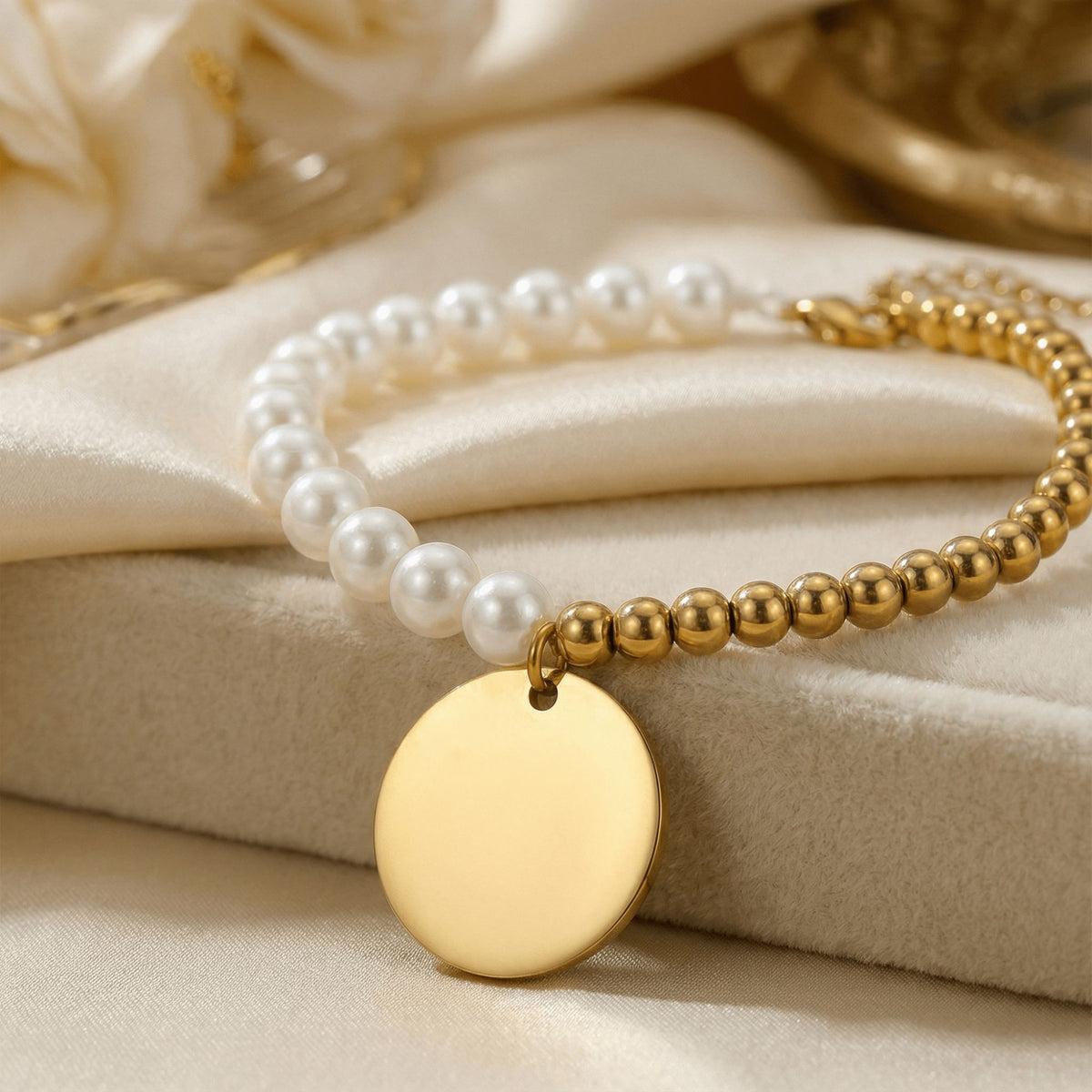 Le bracelet nacre et médaille