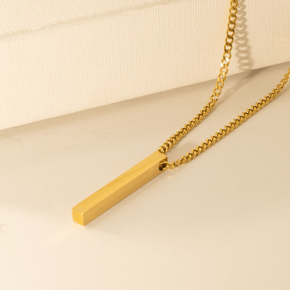 Le collier barre 3D, maille cubaine
