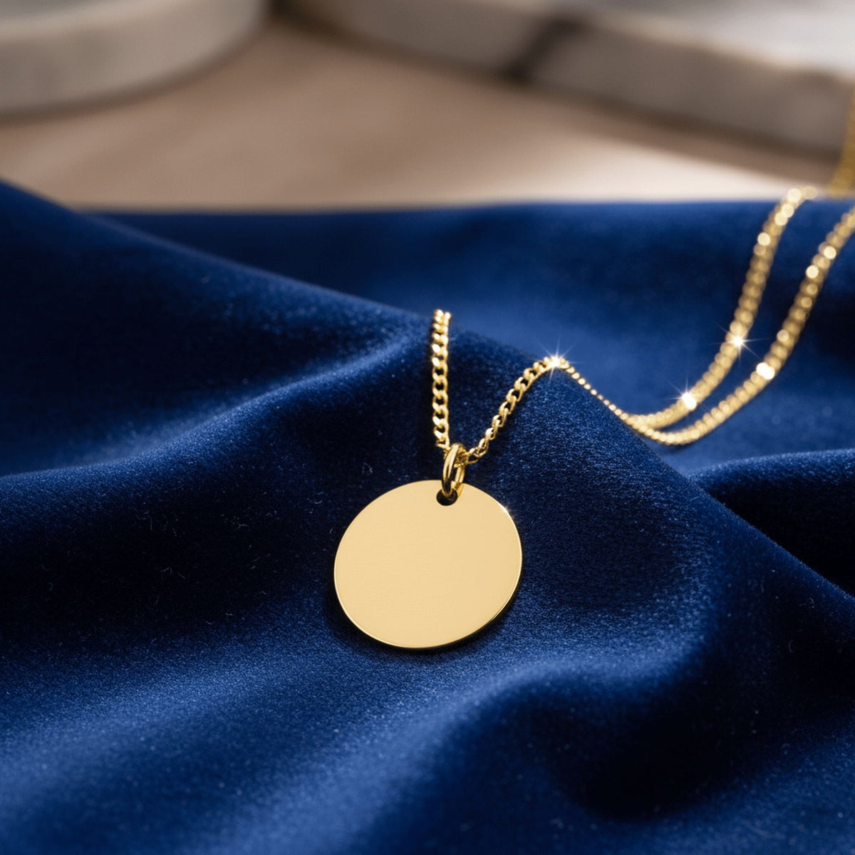 Le collier médaillon, maille cubaine