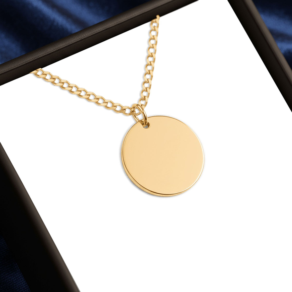 Le collier médaillon, maille cubaine